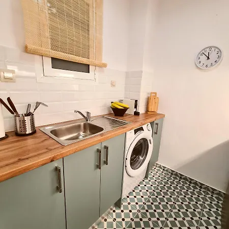 Artistic Abode I Work-friendly Athens
