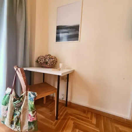Apartment Artistic Abode I Work-friendly *